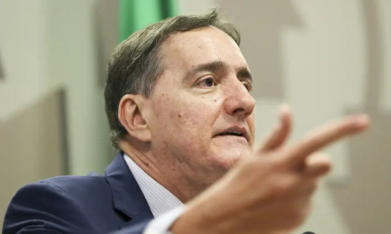 O diretor-presidente da Agência Nacional de Vigilância Sanitária (Anvisa), Jarbas Barbosa, durante audiência pública na Comissão de Assuntos Sociais do Senado.