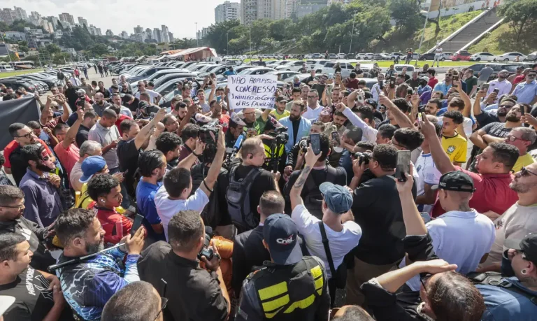 São Paulo (SP), 14/04/2026 - Motoristas de aplicativos e motoboys de delivery fazem manifestação contra o PL 152. 
Foto: Paulo Pinto/Agência Brasil