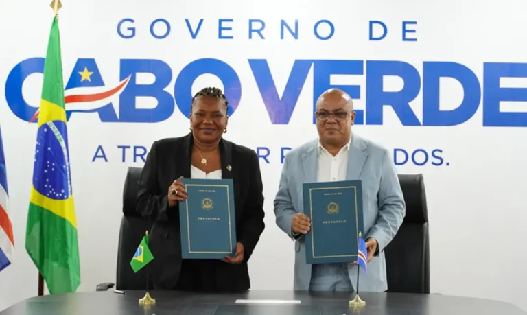 Cabo Verde, 16/04/2026 - Ministra Margareth Menezes e o ministro da Cultura de Cabo Verde, Augusto Veiga. Foto: Luciele Oliveira/MinC
