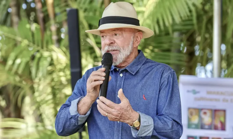 Brasília (DF), 23/04/2026 - O presidente Luiz Inácio Lula da Silva visita o pomar da ciência, onde serão apresentadas pesquisas de pitaya, maracujá e baunilha e participa da cerimônia de abertura da Feira Brasil na Mesa, na Embrapa Cerrados, em Planaltina (DF). 
Foto: Fabio Rodrigues-Pozzebom/Agência Brasil