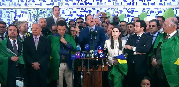 Oposição anuncia estratégia em defesa de Bolsonaro no Congresso. (Foto: Reprodução/Youtube/TV Câmara
