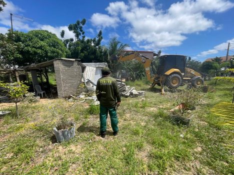 Construção irregular em Neópolis - Natal/RN | Crédito: Fiscalização/Semurb
