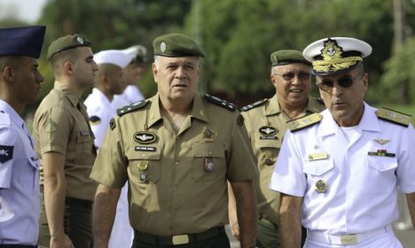 O Comandante do Exército, Marco Freire Gomes,  participa de cerimônia alusiva ao primeiro aniversário da Escola Superior de Defesa