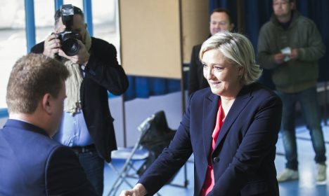 Marine Le Pen, candidata a eleição Francesa durante a votação (Olivier Hoslet/EPA)