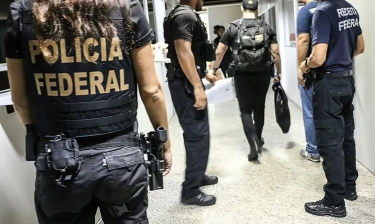 PF, CGU e Receita Federal apuram desvio de verba do SUS
Lavagem de dinheiro pode chegar a R$ 1,7 bi. Foto: Polícia Federal/Divulgação