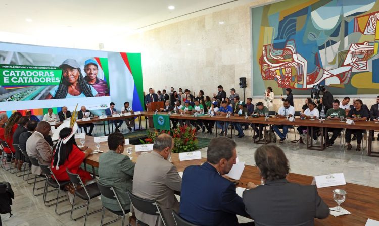 Brasília (DF), 10/07/2024 - Presidente da República, Luiz Inácio Lula da Silva, durante reunião do Comitê Interministerial para Inclusão Socioeconômica de Catadores e Catadoras, no Palácio do Planalto. Foto: Antônio Cruz/Agência Brasil