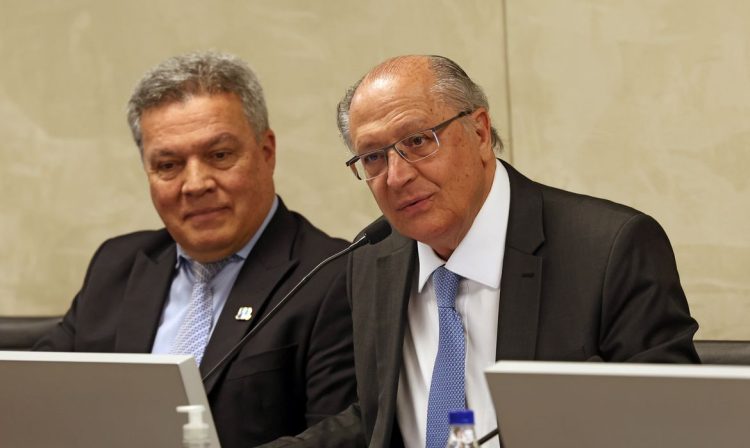 Brasília (DF), 24.07.2024 - Vice-presidente da República, Geraldo Alckimin, durante divulgação dos novos recursos para o Programa Mobilidade Verde e Inovação (Mover). Foto: Antônio Cruz/Agência Brasil