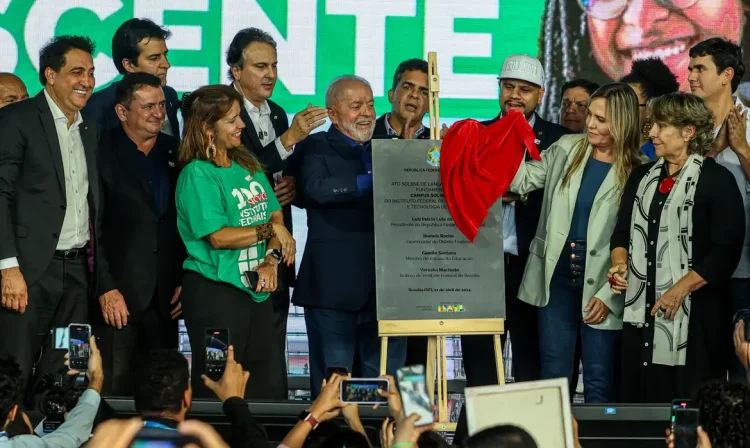 Brasília (DF) 11/04/2024 – O presidente Luiz Inácio Lula da Silva participa da cerimônia de Lançamento da Pedra Fundamental do Campus Sol Nascente do Instituto Federal de Brasília (IFB)
Foto: Valter Campanato/Agência Brasil