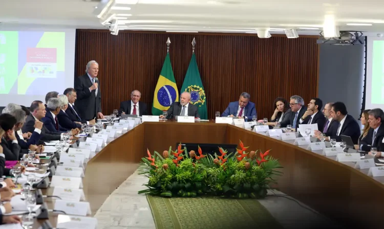 Brasília (DF), 31/10/2024 - Presidente da República, Luiz Inácio Lula da Silva, durante reunião com ministros e governadores. Foto: Valter Campanato/Agência Brasil