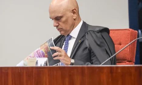 Brasília (DF), 25/02/2026 – Ministro Alexandre de Moraes participa no plenário da primeira turma do segundo dia do julgamento no STF dos mandantes do assassinato da ex-vereadora, Marielle Franco.
Foto: Valter Campanato/Agência Brasil