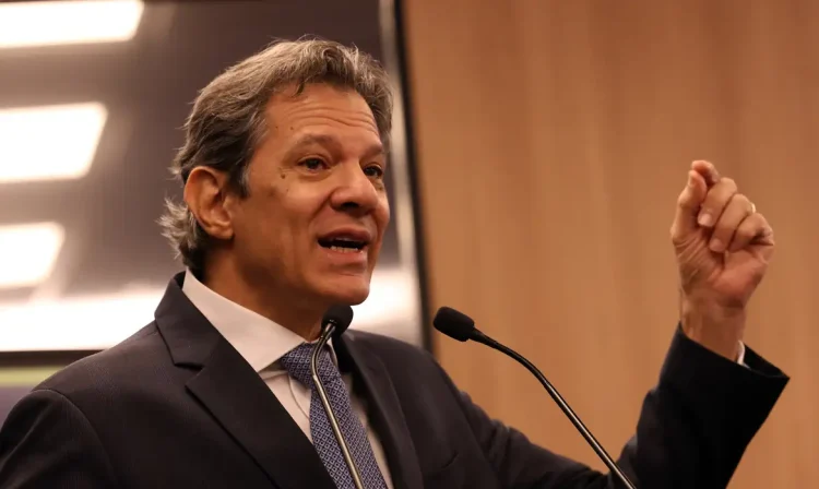Brasília (DF), 28/08/2025 - O ministro da Fazenda, Fernando Haddad, durante entrevista coletiva para detalhar duas operações da Polícia Federal para combater a atuação do crime organizado no setor de combustíveis. Foto: José Cruz/Agência Brasil