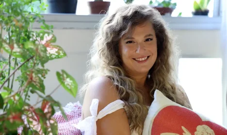 Rio de Janeiro (RJ), 17/04/2026 - A cantora Alice Caymmi fala sobre novo álbum com releituras das músicas do avô Dorival Caymmi. Foto: Rovena Rosa/Agência Brasil