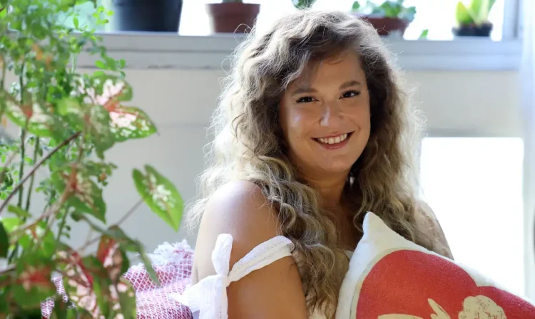 Rio de Janeiro (RJ), 17/04/2026 - A cantora Alice Caymmi fala sobre novo álbum com releituras das músicas do avô Dorival Caymmi. Foto: Rovena Rosa/Agência Brasil