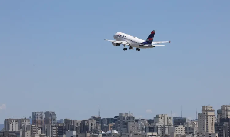 São Paulo (SP), 22/12/2025 - Avião da Latam Airlines decola do Aeroporto de Congonhas. Foto: Rovena Rosa/Agência Brasil