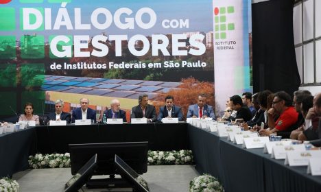 São Paulo (SP), 23/08/2024 - O presidente da República, Luiz Inácio Lula da Silva, o vice-presidente Geraldo Alckmin e o ministro da Fazenda, Fernando Haddad, participam de reunião com gestores do Instituto Federal de Educação, Ciência e Tecnologia, Campus São Paulo, no Canindé. Foto: Rovena Rosa/Agência Brasil