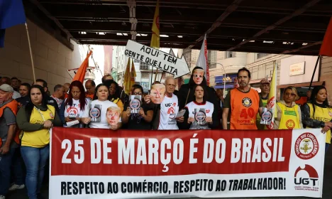 São Paulo (SP), 18/07/2025 - Manifestação dos comerciários da 25 de março, com organização do sindicato dos comerciários de São Paulo, contra medidas do presidente dos Estados Unidos, Donald Trump. Foto: Rovena Rosa/Agência Brasil