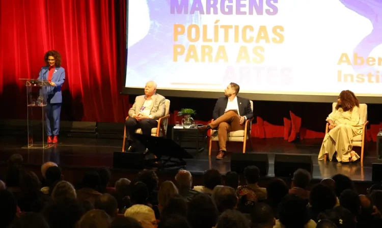 São Paulo (SP), 17/09/2024 - A presidenta da Fundação Nacional de Artes - Funarte, Maria Marighella, participa da abertura do Seminário Internacional de Políticas Públicas para as Artes: Imaginando Margens, realizado pela Funarte, Sesc São Paulo e Ministério da Cultura, no Sesc 14 Bis. Foto: Rovena Rosa/Agência Brasil
