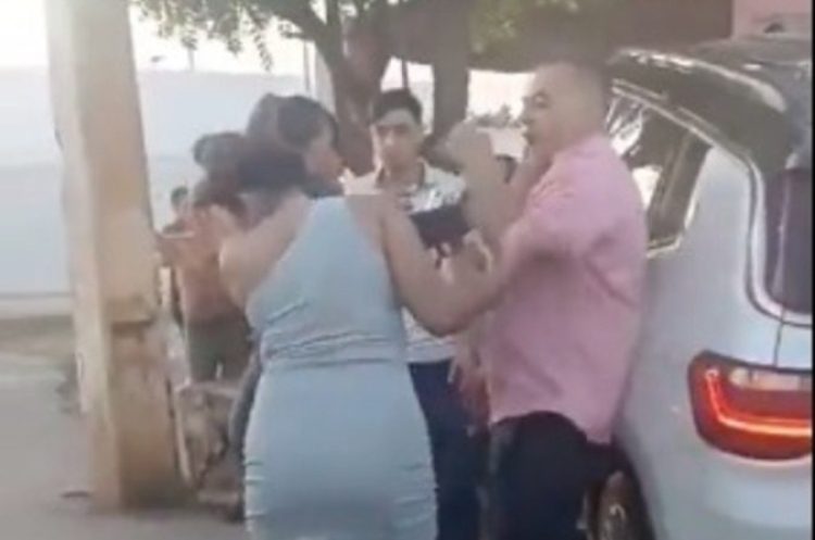 O delegado do Ceará brigou com outras pessoas na rua e agrediu a mulher. Foto: Reprodução/Redes Sociais