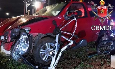 Cinco cicistas foram atropelados na Estrada Parque Indústria e Abastecimento (via Epia), em Brasília, e estão internados. Foto: Corpo de Bombeiros DF