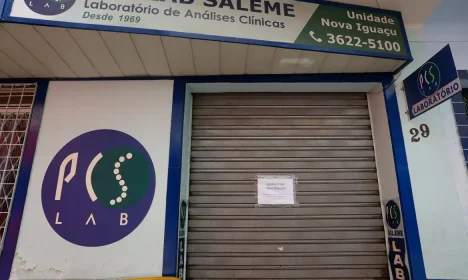 Nova Iguaçu (RJ) 12/10/2024 - A sede do PCS Lab Saleme, laboratório de análises clínicas interditado pela Anvisa para investigação da infecção de pacientes transplantados pelo vírus HIV, a partir de exames falso-negativos de doadores. Foto: Fernando Frazão/Agência Brasil