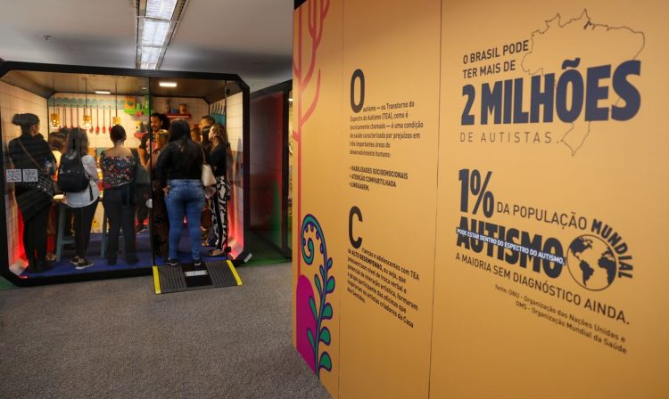 Brasília (DF) 10/05/2024 A 2ª edição da Casa dos Sentidos chega hoje a Brasília e permanece até 30 de maio, na Biblioteca Nacional. Trata-se do maior projeto artístico e arquitetônico de conscientização sobre o Transtorno do Espectro Autista (TEA). A Casa simula os sentimentos e vivências de crianças e adolescentes com autismo em todos os cômodos. Foto: Fabio Rodrigues-Pozzebom/ Agência Brasil