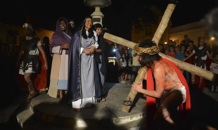 Goiás - Encenação da via sacra de Jesus Cristo, durante a Procissão do Fogaréu na cidade de Goiás (Marcello Casal Jr/Agência Brasil)