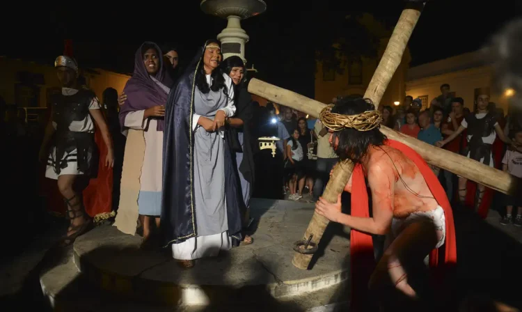 Goiás - Encenação da via sacra de Jesus Cristo, durante a Procissão do Fogaréu na cidade de Goiás (Marcello Casal Jr/Agência Brasil)