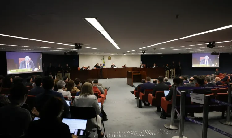 Brasília (DF) 10/09/2025 - A Primeira Turma do Supremo Tribunal Federal (STF) realiza o quarto dia de julgamento dos réus do Núcleo 1 da trama golpista, formado pelo ex-presidente Jair Bolsonaro e mais sete aliados.  Foto: Fabio Rodrigues-Pozzebom/ Agência Brasil