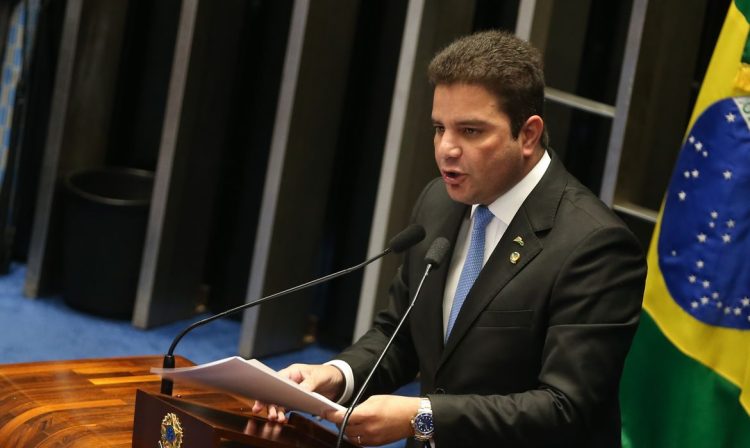 Brasília - Senador Gladson Cameli durante sessão do impeachment no Senado, conduzida pelo presidente do STF, Ricardo Lewandowski  (Antonio Cruz/Agência Brasil)