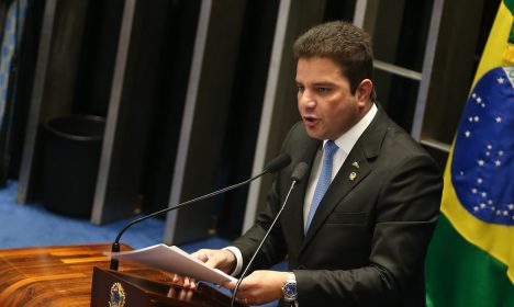 Brasília - Senador Gladson Cameli durante sessão do impeachment no Senado, conduzida pelo presidente do STF, Ricardo Lewandowski  (Antonio Cruz/Agência Brasil)