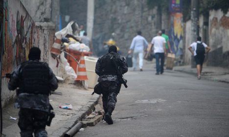 Rio de Janeiro - Operação policial após ataques às bases das Unidades de Polícia Pacificadora (UPP) nas comunidades do Cantagalo e Pavão-Pavãozinho, em Copacabana. (Fernando Frazão/Agência Brasil)