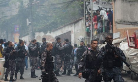 Rio de Janeiro - Operação policial após ataques às bases das Unidades de Polícia Pacificadora (UPP) nas comunidades do Cantagalo e Pavão-Pavãozinho, em Copacabana. (Fernando Frazão/Agência Brasil)