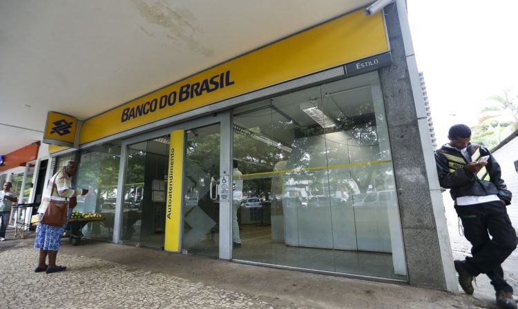 Brasília - O Banco do Brasil vai fechar agências bancárias, ampliar o atendimento digital, lançar um plano de aposentadoria incentivada e propor redução de jornada de trabalho para parte dos funcionários (Marcelo Camargo/Agência Brasil)