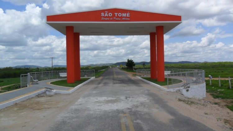 Comerciantes fecham portas em São Tomé. Foto: Reprodução.