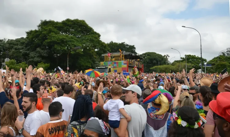 Blocos animam o pré-carnaval de São Paulo