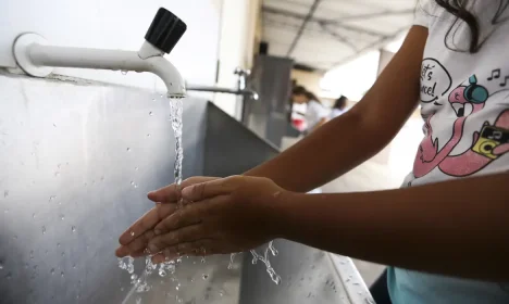 Brasília - Alunos da Escola Classe 29 de Taguatinga participam de atividades do projeto Adasa na Escola, que ensina crianças a ajudar na preservação da água (Marcelo Camargo/Agência Brasil)