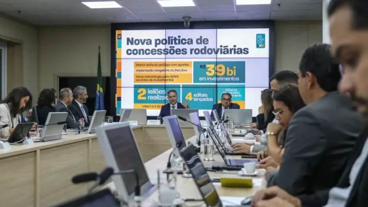 Ministro disse ainda que o governo pretende atingir um índice de condição da malha rodoviária de 80% até o final de 2024 / Foto: Agência Brasil