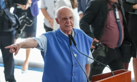 Brasília (DF), 11/12/2023,  O padre Júlio Lancellotti, discursa durante o lançamento do Plano Ruas Visíveis - Pelo direito ao futuro da população em situação de rua, no Palácio do Planalto. A iniciativa faz parte da celebração dos 75 anos da Declaração Universal dos Direitos Humanos e do Dia Internacional dos Direitos Humanos, comemorados ontem (10) em todo o mundo. Foto: Jose Cruz/Agência Brasil