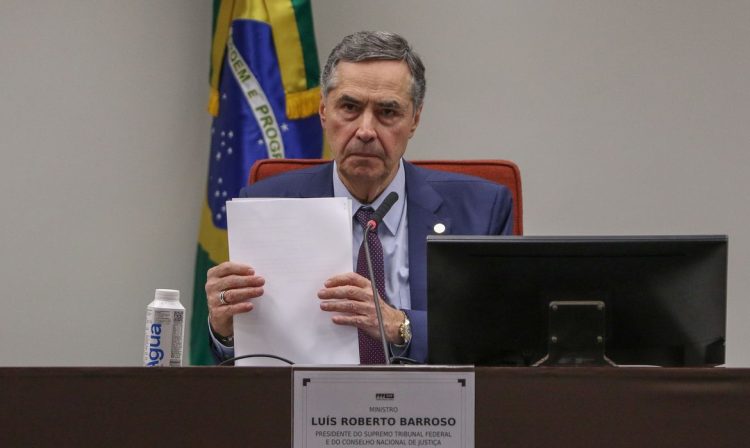 Brasília (DF), 13/11/2023, O presidente do STF e do Conselho Nacional de Justiça (CNJ), Luís Roberto Barroso, durante cerimônia a  1ª Jornada Justiça e Equidade Racial. O evento ocorreu no Supremo Tribunal Federal. Foto: José Cruz/Agência Brasil