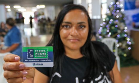 Brasília (DF) 01/12/2023 - O município de Luziânia (GO), no Entorno do Distrito Federal, passou a ter transporte público em operação com tarifa zero. Romilda Machado, cozinheira.
 Foto: Wilson Dias/Agência Brasil
