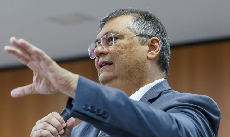 Brasília (DF), 31/10/2023,  O ministro da Justiça e Segurança Pública, Flávio Dino, apresenta o balanço da Operação Virtude, no ministério da Justiça. Foto: José Cruz/Agência Brasil