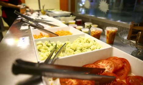 Comida servida em restaurante em Brasília.
