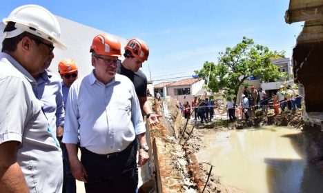 Campina Grande - 09/11/2025 - Governador determina investigação da causa de rompimento de reservatório em Campina Grande e garante reparação de prejuízos a moradores. Fotos: Julio Cezar Peres