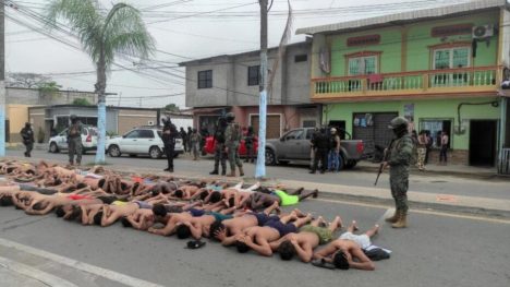 Detienen 68 personas que iban a tomarse centro de salud para proteger a herido en Ecuador