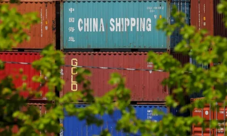 2018-08-01t040353z_164529978_rc1227f2efe0_rtrmadp_3_usa-trade-china FILE PHOTO: Shipping containers, including one labelled