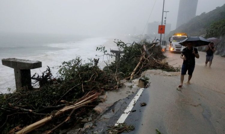 Área desmoronada da ciclovia durante as fortes chuvas no Rio de Janeiro