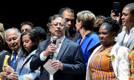 Gustavo Petro discursa em Bogotá depois de vitória nas eleições presidenciais na Colômbia