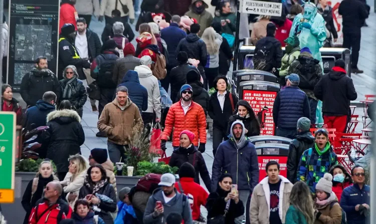 Pessoas caminham pela Times Square em Nova York
14/11/2022
REUTERS/Eduardo Munoz