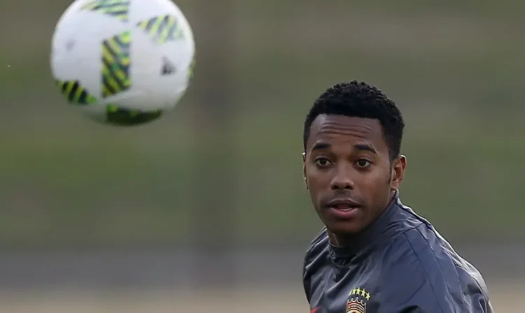 Atacante Robinho durante treino do Guangzhou Evergrande