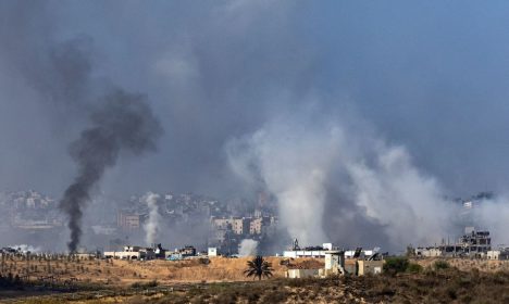 Smoke rises over Gaza as seen from Southern Israel, amid the ongoing conflict between Israel and Palestinian group Hamas, November 10, 2023. REUTERS/Evelyn Hockstein